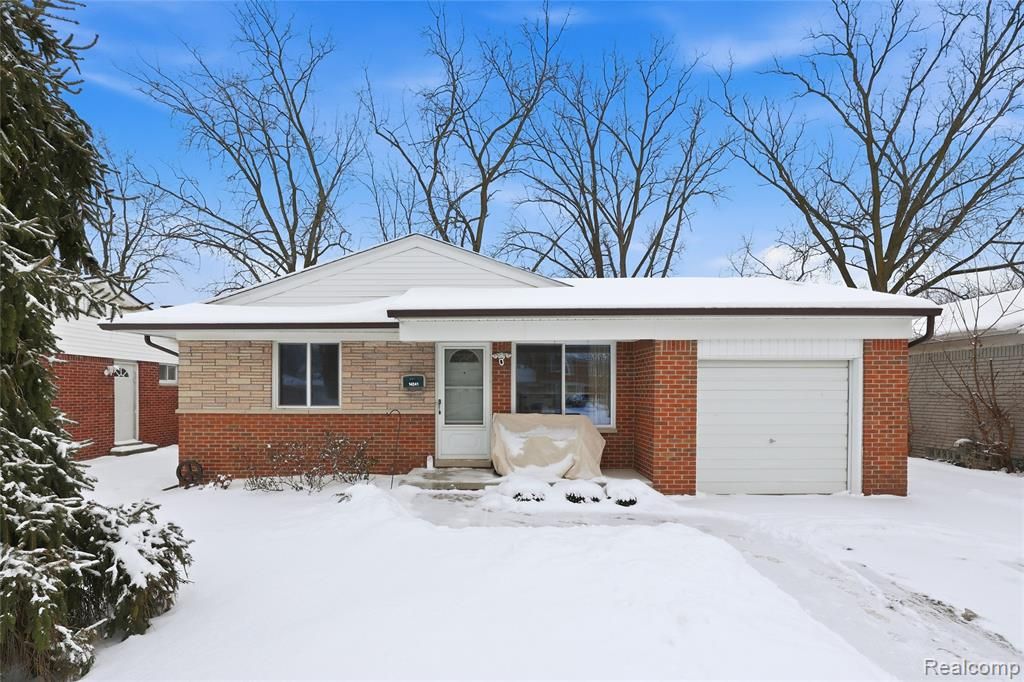 14241 Nadine Street, Oak Park, MI 48237