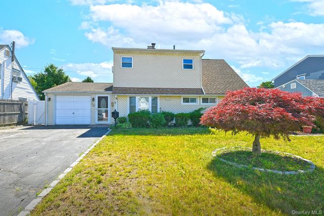 34 Prentice Road, Levittown, NY 11756