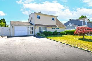 34 Prentice Road, Levittown, NY 11756