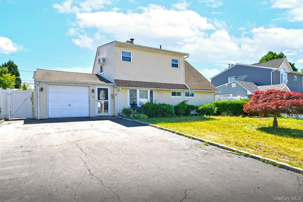 34 Prentice Road, Levittown, NY 11756