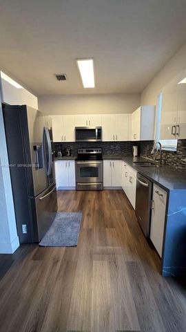 8148 NW 108th Ct, Doral, FL 33178