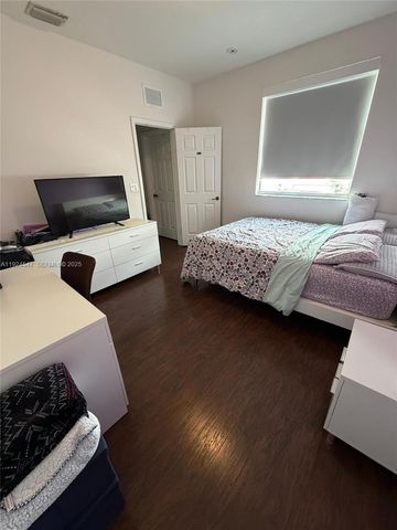 8148 NW 108th Ct, Doral, FL 33178