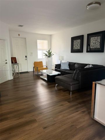 8148 NW 108th Ct, Doral, FL 33178