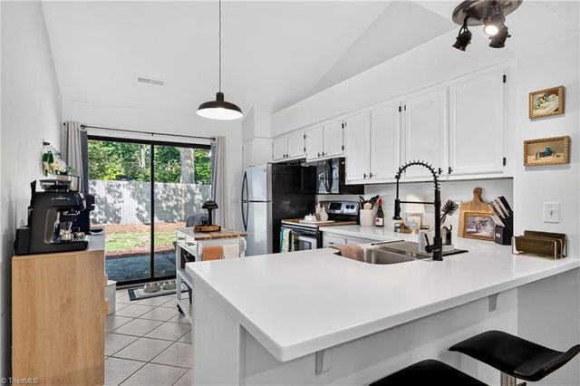 204 Tabor View Lane, Winston-salem, NC 27106
