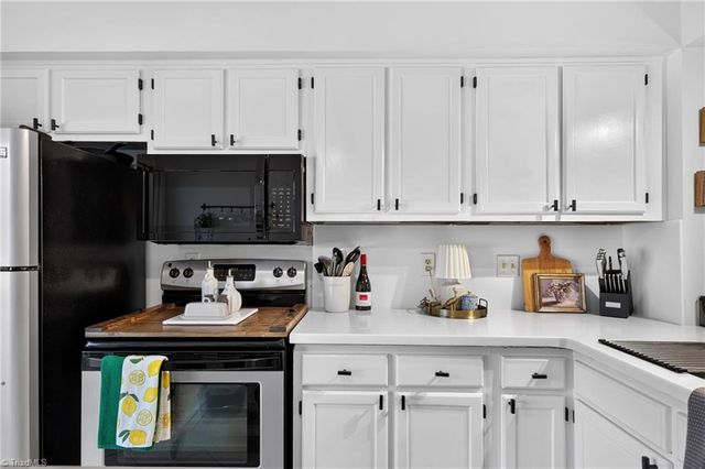 204 Tabor View Lane, Winston-salem, NC 27106
