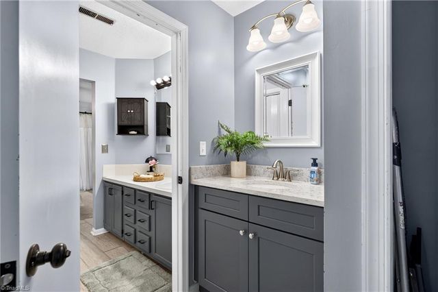 204 Tabor View Lane, Winston-salem, NC 27106