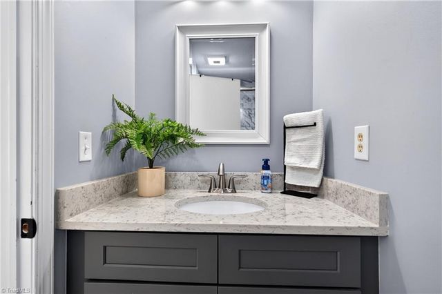 204 Tabor View Lane, Winston-salem, NC 27106