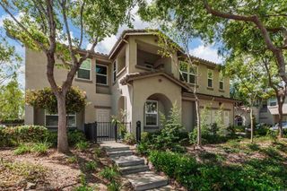 451 Avenida De La Luna, Vista, CA 92083