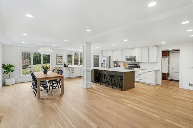 687 Lugers Road, Holland, MI 49423