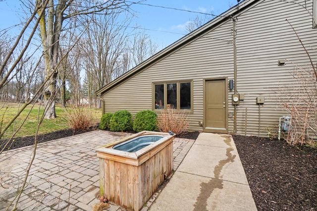 687 Lugers Road, Holland, MI 49423