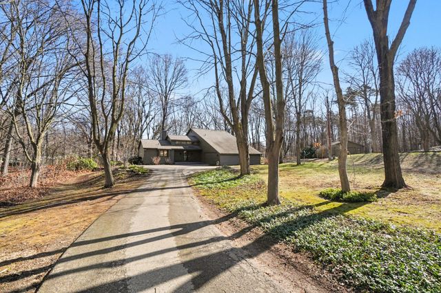 687 Lugers Road, Holland, MI 49423