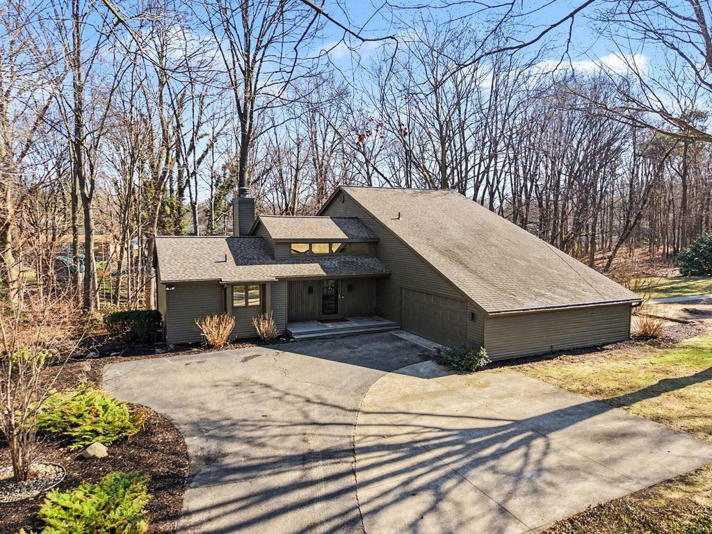 687 Lugers Road, Holland, MI 49423