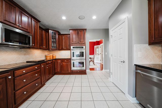 318 Trace Drive, Delaware, OH 43015