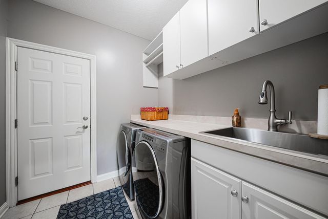 318 Trace Drive, Delaware, OH 43015