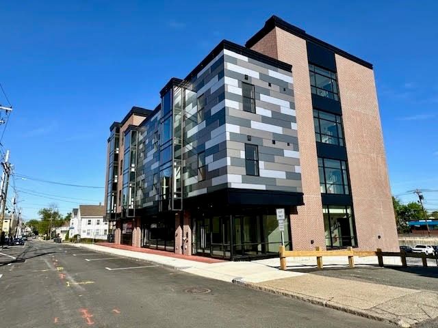 21 Summer St 302, Natick, MA 01760