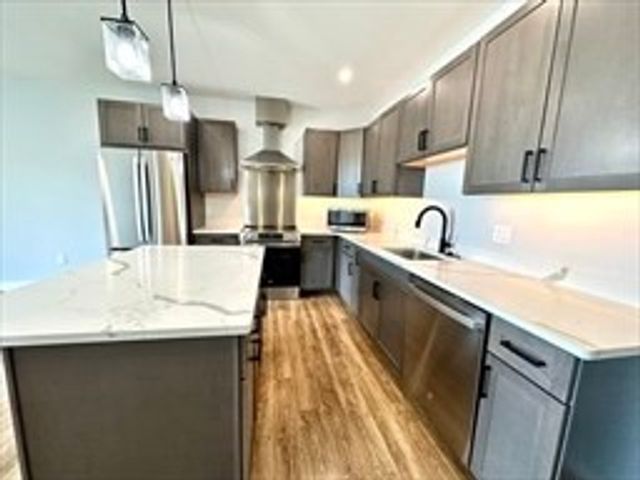 21 Summer St 302, Natick, MA 01760