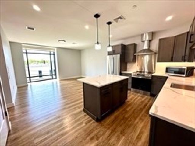 21 Summer St 302, Natick, MA 01760