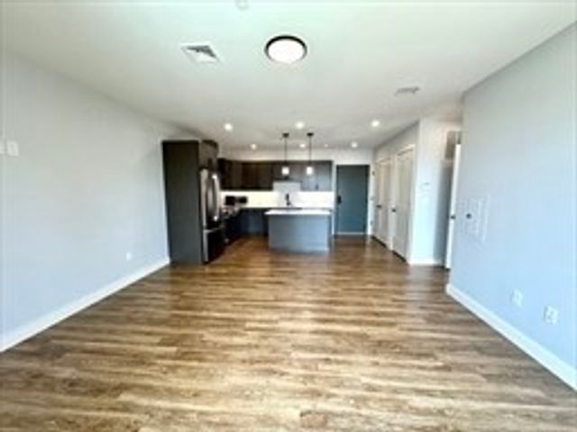 21 Summer St 302, Natick, MA 01760