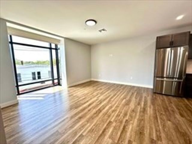 21 Summer St 302, Natick, MA 01760