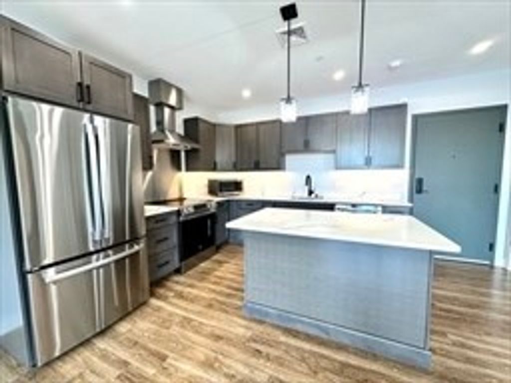 21 Summer St 302, Natick, MA 01760