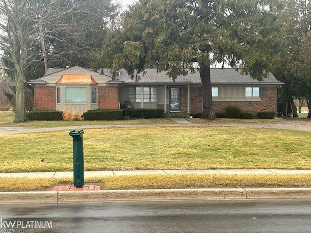 2567 St. Clair River Drive, Algonac, MI 48001