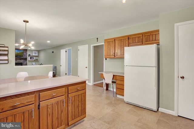 1616 SHERWOOD RD, Wyomissing, PA 19610