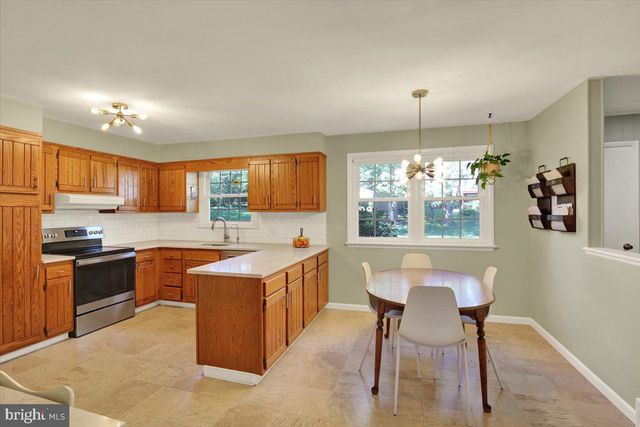 1616 SHERWOOD RD, Wyomissing, PA 19610