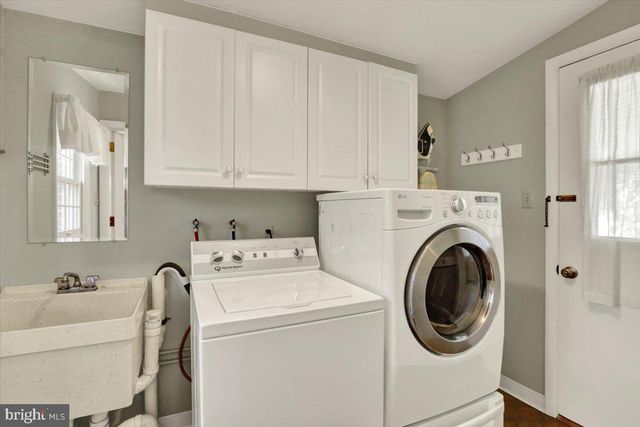1616 SHERWOOD RD, Wyomissing, PA 19610