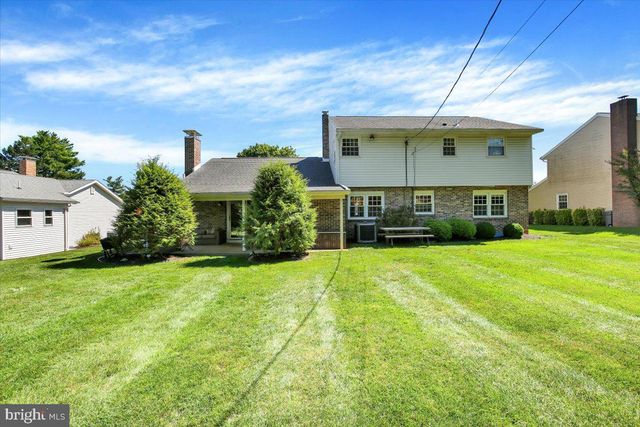 1616 SHERWOOD RD, Wyomissing, PA 19610