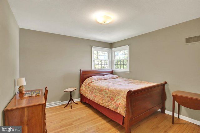 1616 SHERWOOD RD, Wyomissing, PA 19610
