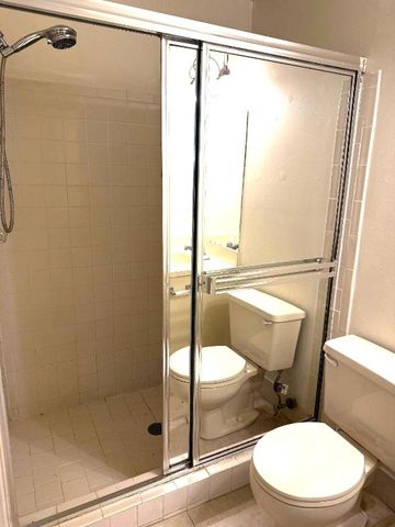 3070 S Oakland Forest Drive 306, Oakland Park, FL 33309