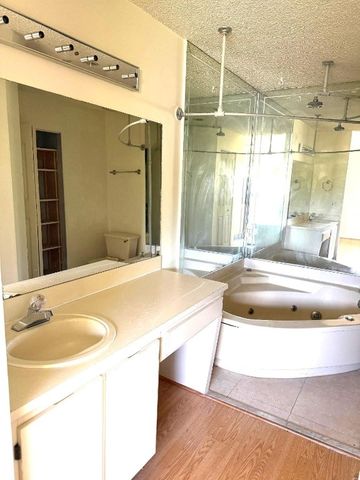 3070 S Oakland Forest Drive 306, Oakland Park, FL 33309