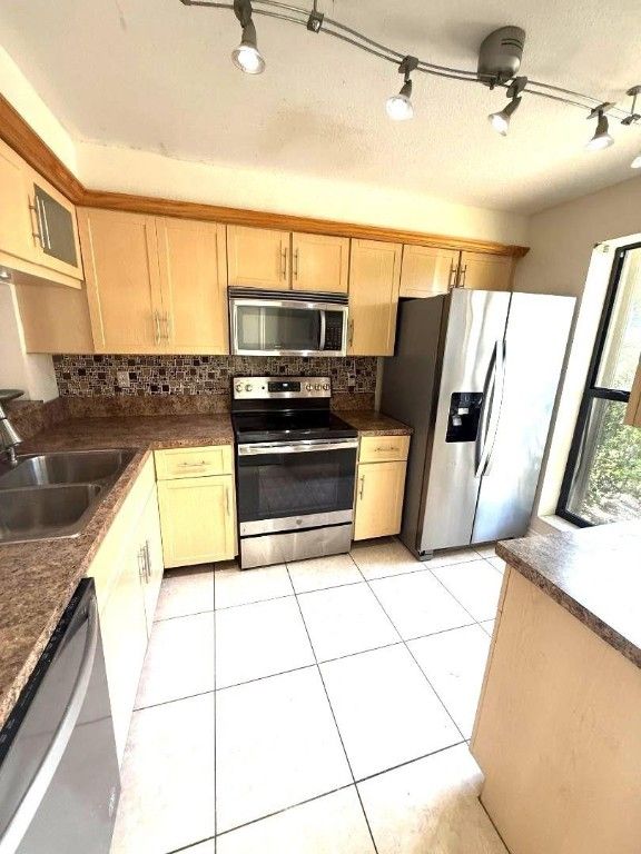 3070 S Oakland Forest Drive 306, Oakland Park, FL 33309