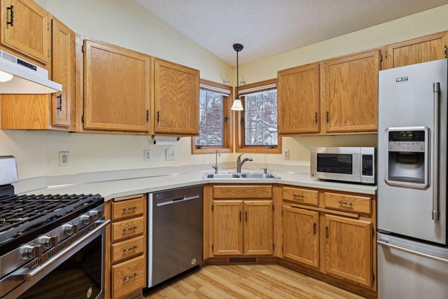 1866 Granite Avenue N, Oakdale, MN 55128