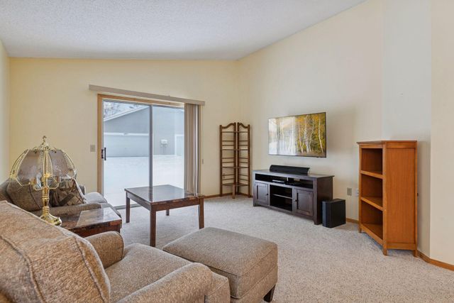 1866 Granite Avenue N, Oakdale, MN 55128