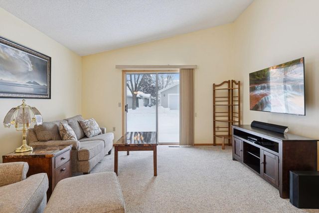 1866 Granite Avenue N, Oakdale, MN 55128