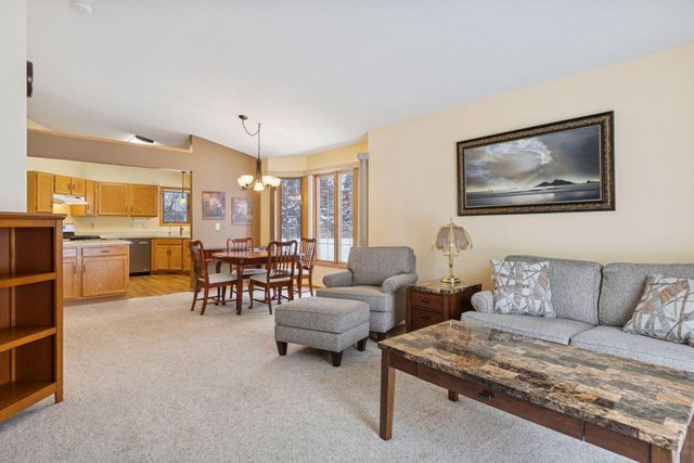 1866 Granite Avenue N, Oakdale, MN 55128