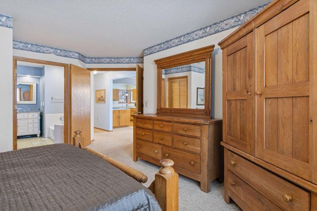 1866 Granite Avenue N, Oakdale, MN 55128