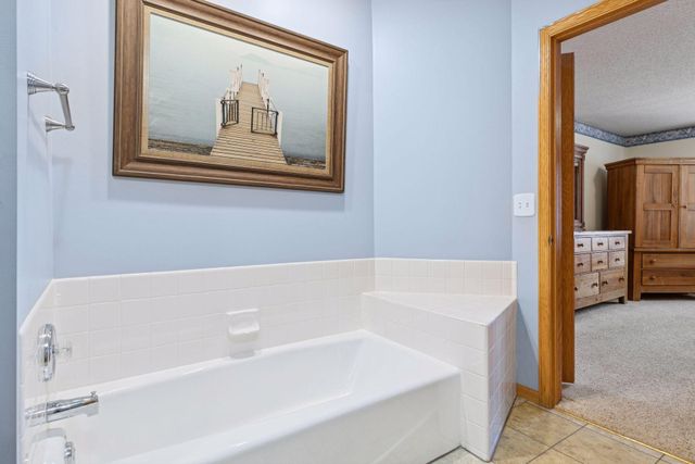 1866 Granite Avenue N, Oakdale, MN 55128