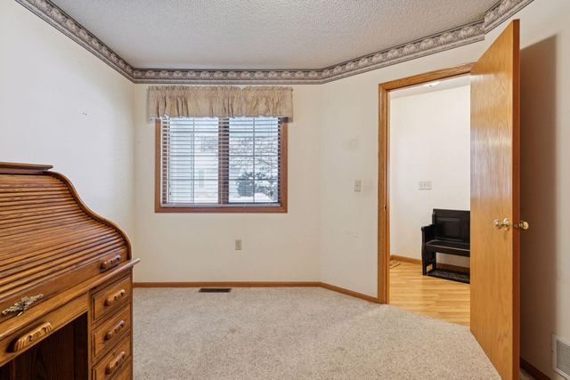 1866 Granite Avenue N, Oakdale, MN 55128