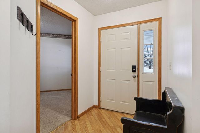 1866 Granite Avenue N, Oakdale, MN 55128