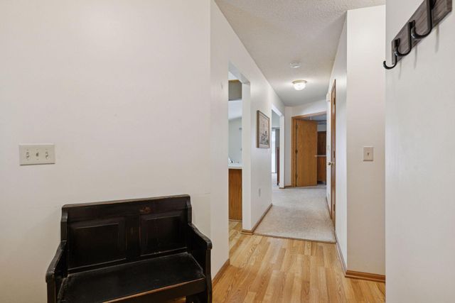 1866 Granite Avenue N, Oakdale, MN 55128