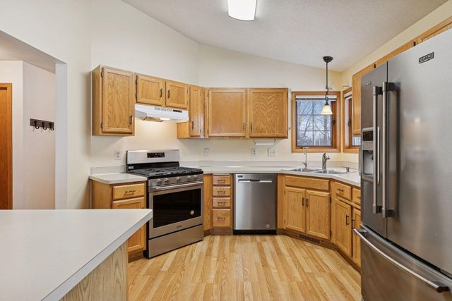 1866 Granite Avenue N, Oakdale, MN 55128