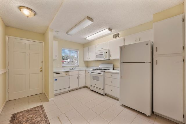 400 EL CAMINO DRIVE 204, Winter Haven, FL 33884