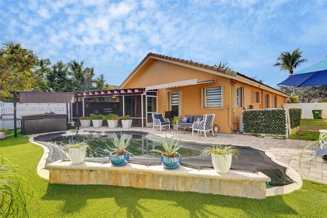 311 SW 203rd Ave, Pembroke Pines, FL 33029