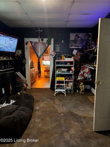 363 N 27th St, Louisville, KY 40212