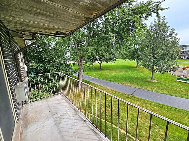 568 Fairway View Drive 2J, Wheeling, IL 60090