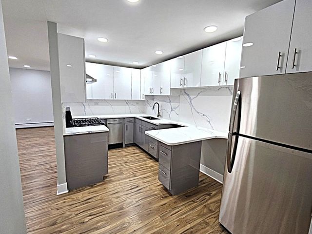 568 Fairway View Drive 2J, Wheeling, IL 60090