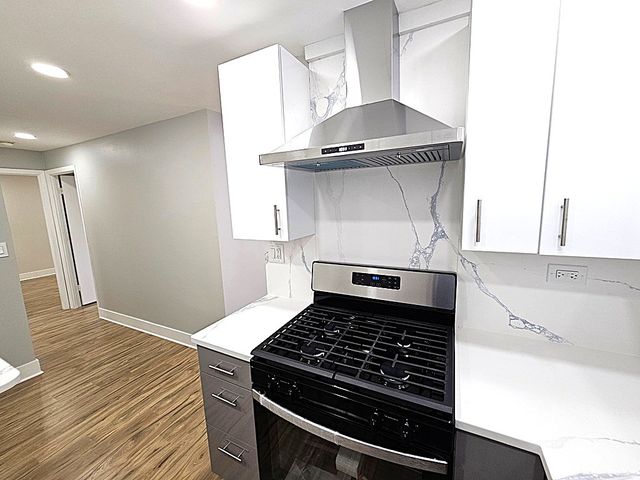 568 Fairway View Drive 2J, Wheeling, IL 60090