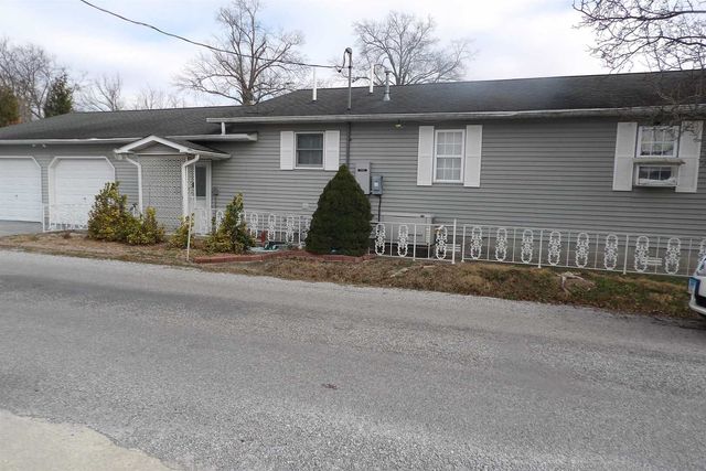 832 W Raymond Street W, Harrisburg, IL 62946